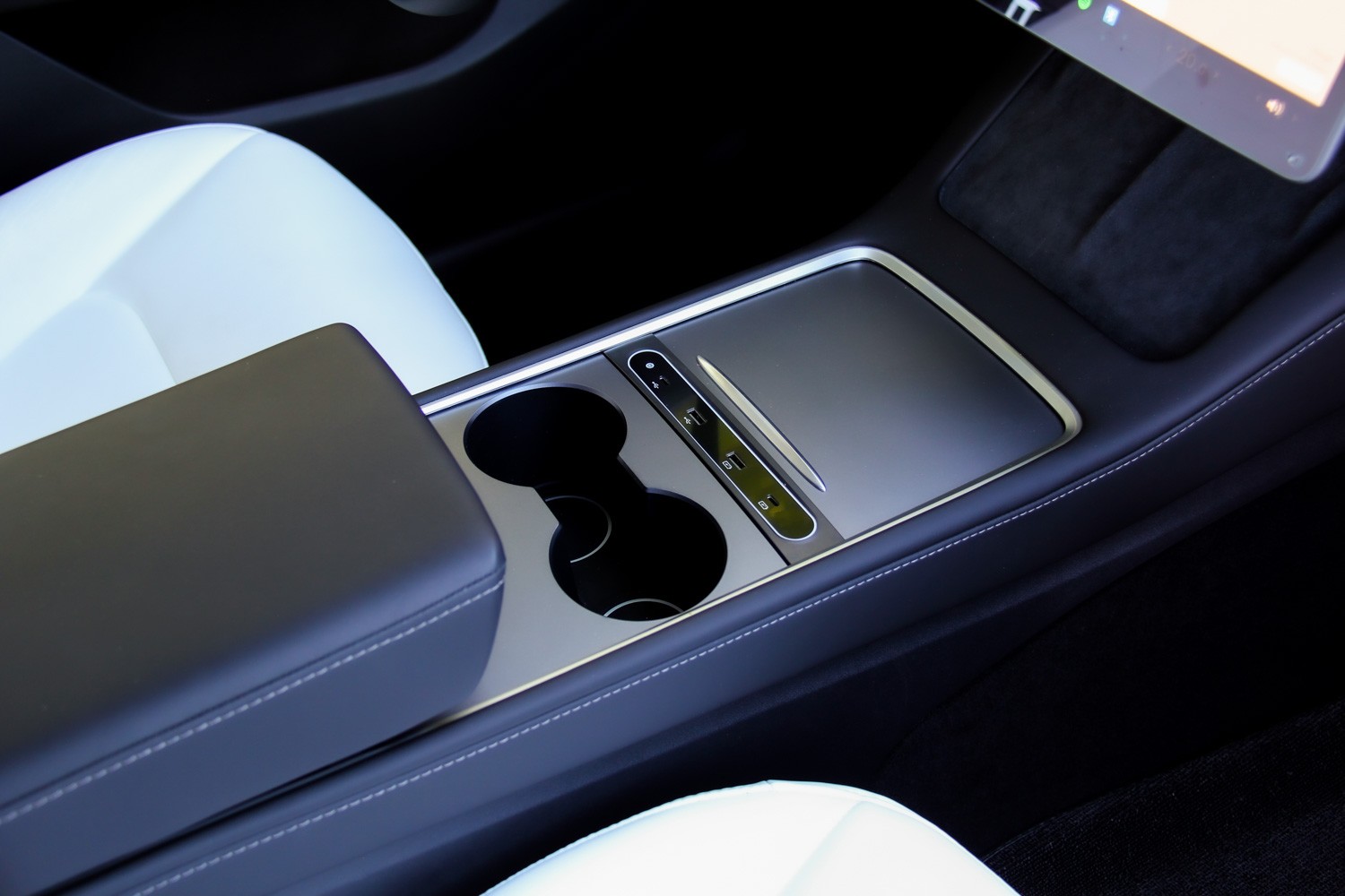 Tesla Model Y/3 USB Bar Inline Center Console
