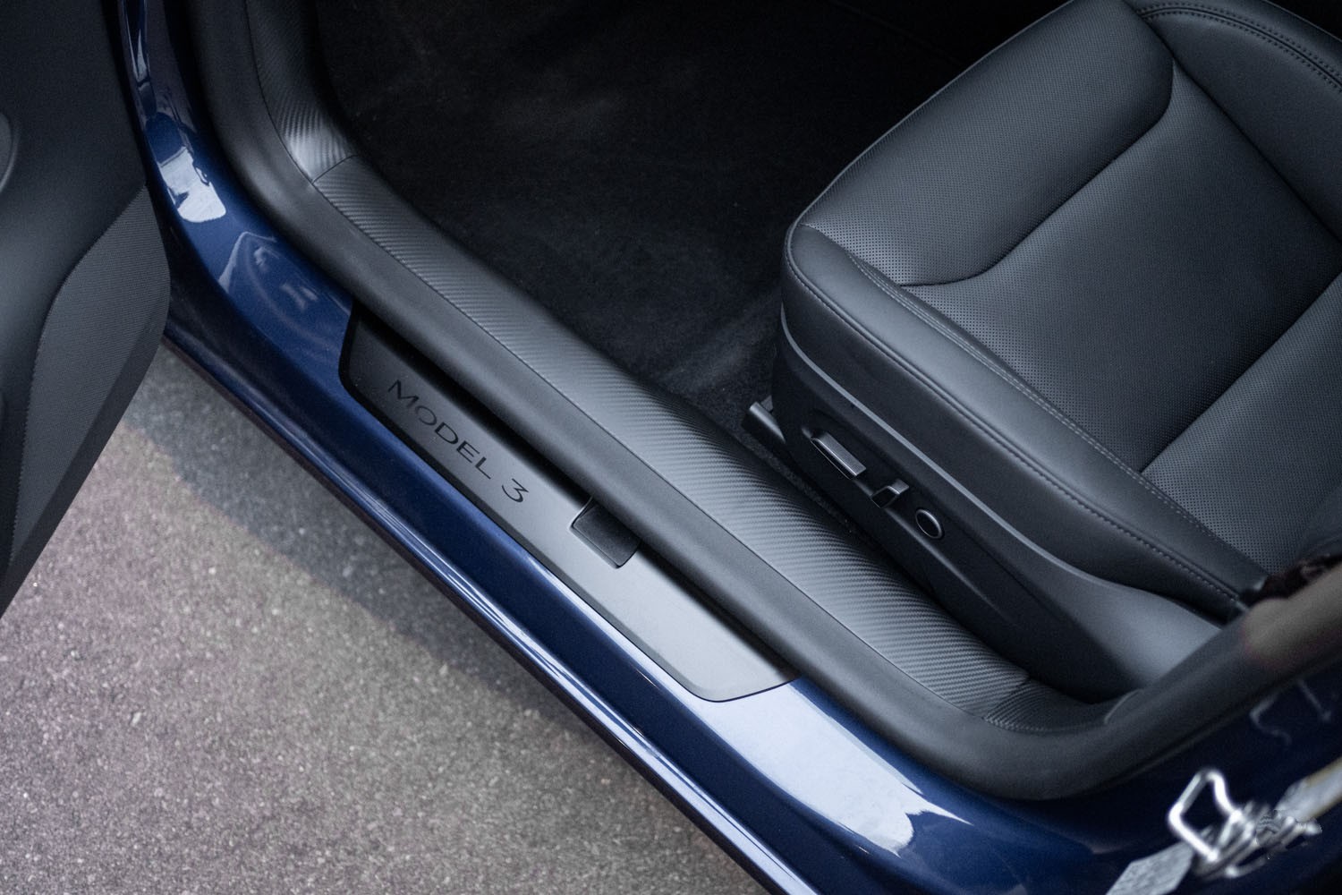 Model 3 door sill driver protector guard
