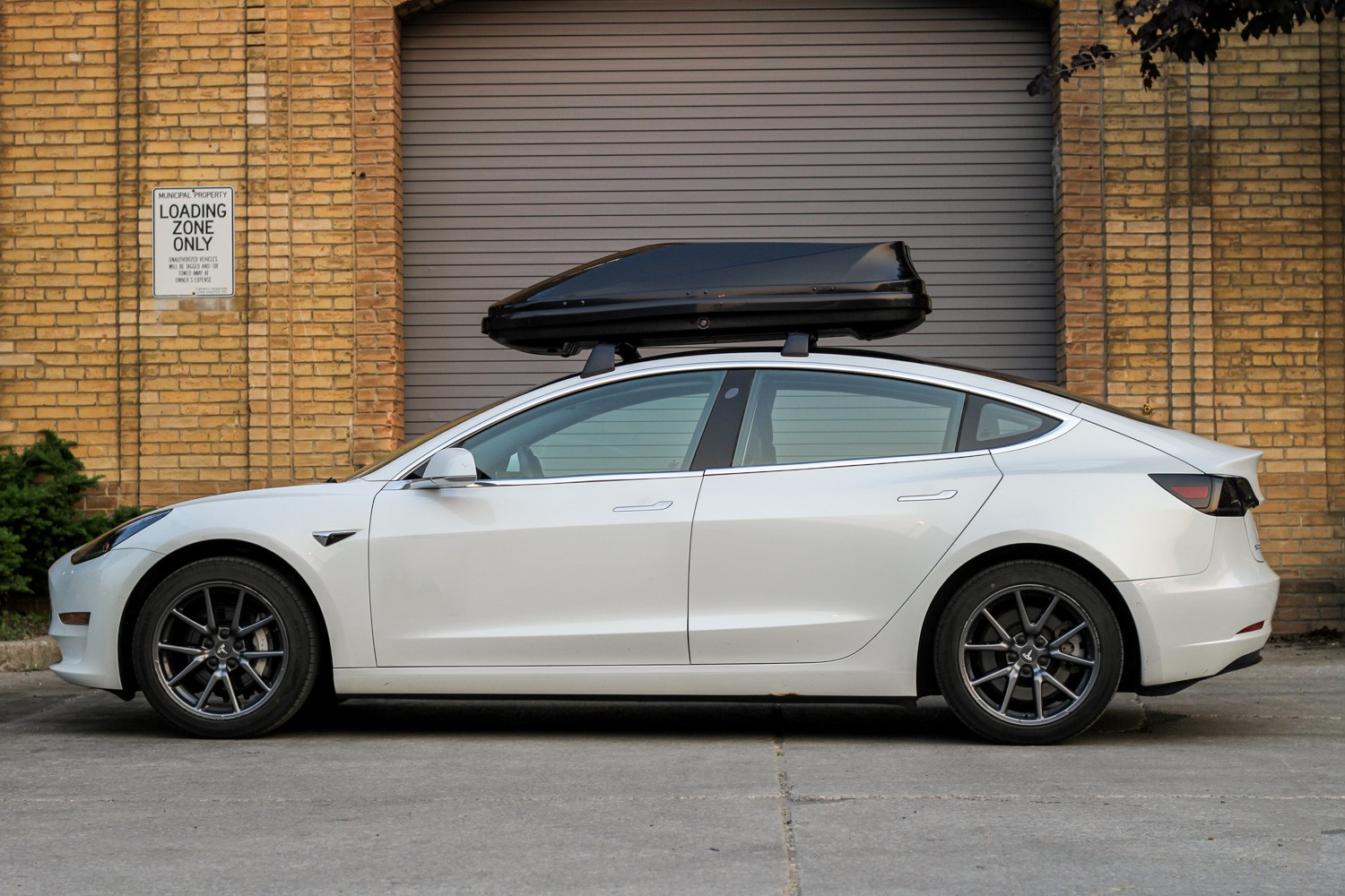 Tesla Model 3 Rooftop Cargo Box