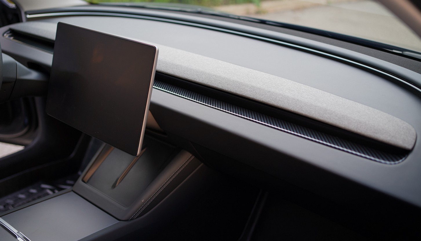 Model 3 Dash cover gloss carbon fibre