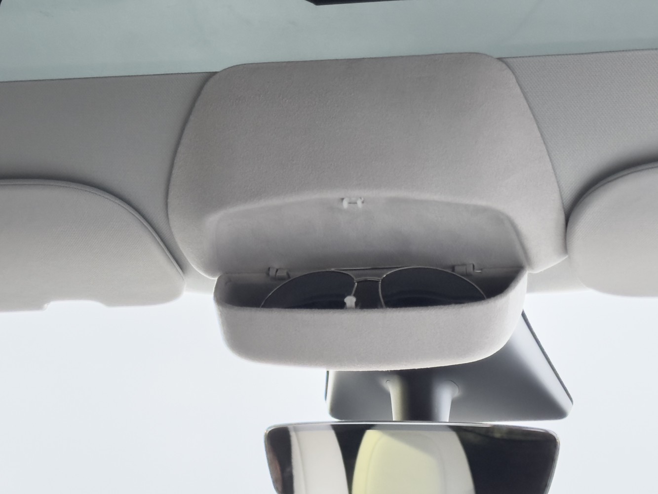 Tesla Model Y/3 Sun Glasses Holder